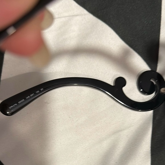 Chic Black Sunglasses - Picture 4 of 10